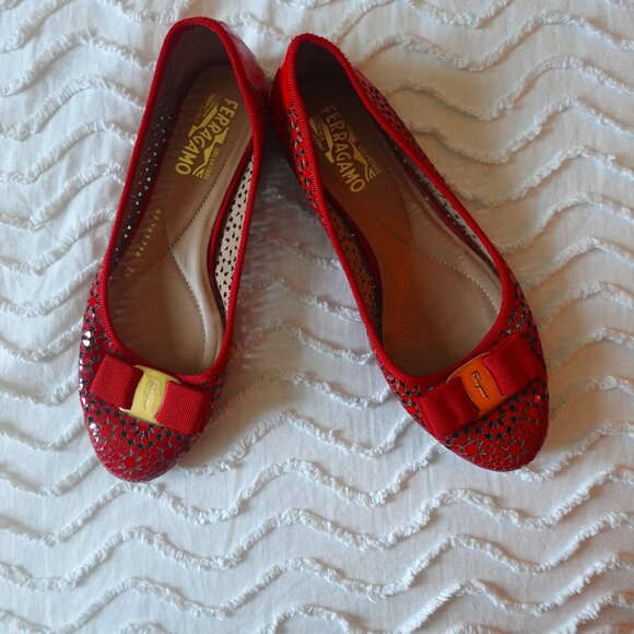 Salvatore Ferragamo Italy Tooled Floral Patent Leather Varina Bow Ballet Flats - Picture 2 of 16